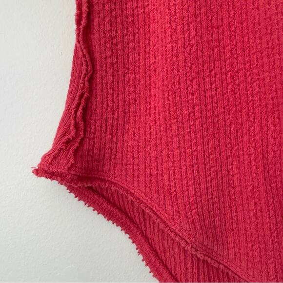 Free People We the Free Smocked Neck Short Sleeve Top Textured Knit Raw Hem EUC - Picture 8 of 12